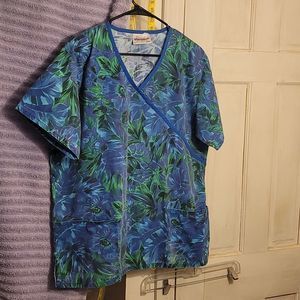P.o. Jasco Uniform scrub top. Med. Blues/greens. 2 large tool pockets. Tag rip